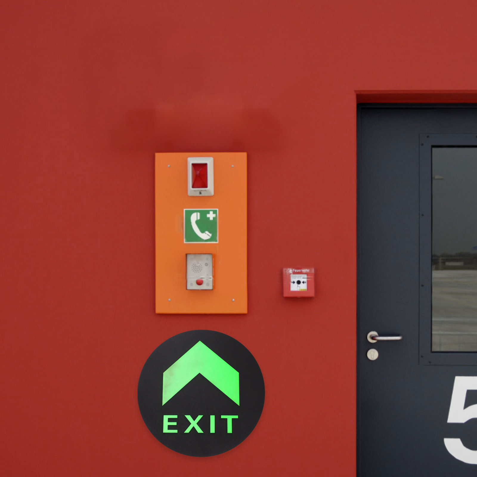 Emergency Exit Sign - สติกเกอร์ติดพื้นเรืองแสงกลางคืน 5 ชิ้น สำหรับแสดงทางออกฉุกเฉิน ป้ายบอกทิศทางอพยพ ป้ายเตือนความปลอดภัยสำหรับพื้นที่สาธารณะ